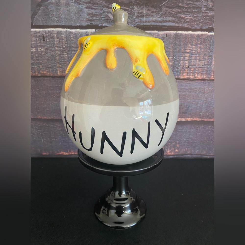 Disney’s Winnie The Poo Hunny Pot Cookie Jar/Canister